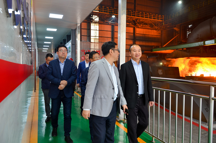 陜鋼集團漢鋼公司到釩鈦科技參觀交流：現(xiàn)場非常震撼，環(huán)境特別好！(圖2)