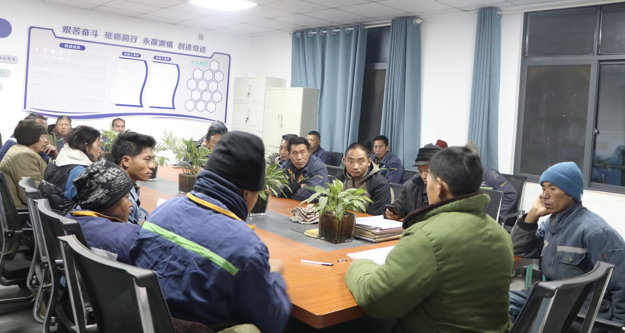聯(lián)鑫礦業(yè)財通公司正式接管一廠干拋及豪豬溝生產(chǎn)線(圖2)